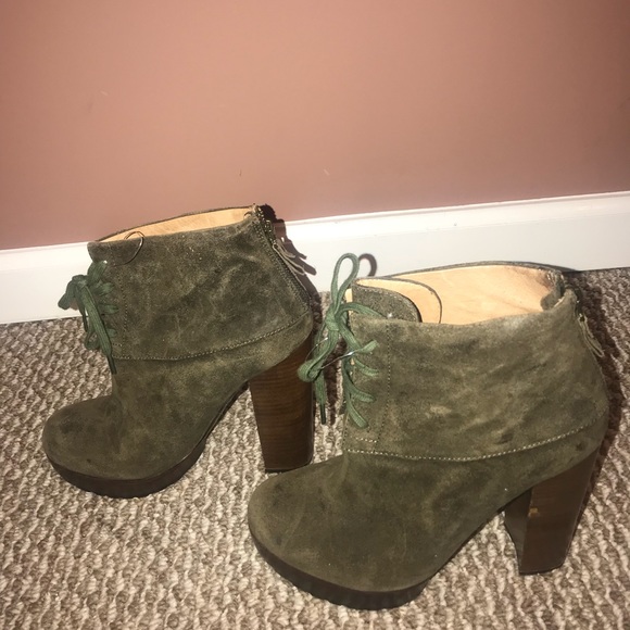 Modern vintage olive suede boots - Picture 3 of 8